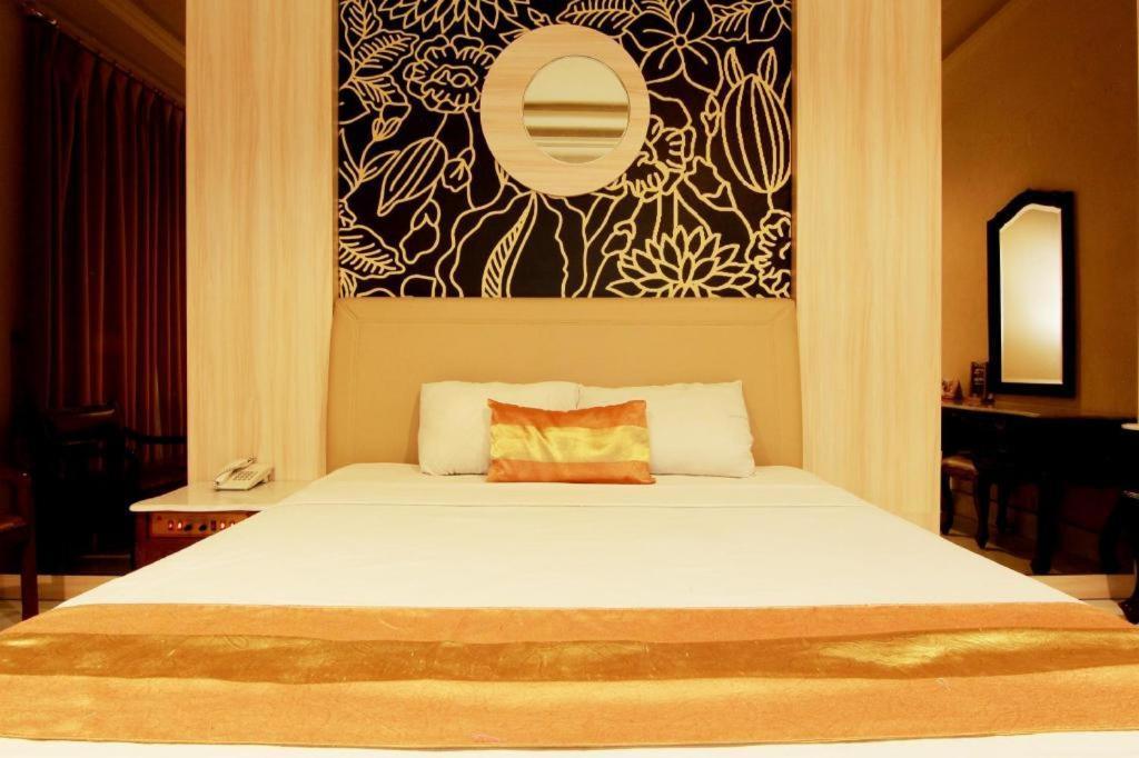 Hotel Grand Rosela Yogyakarta Exterior foto